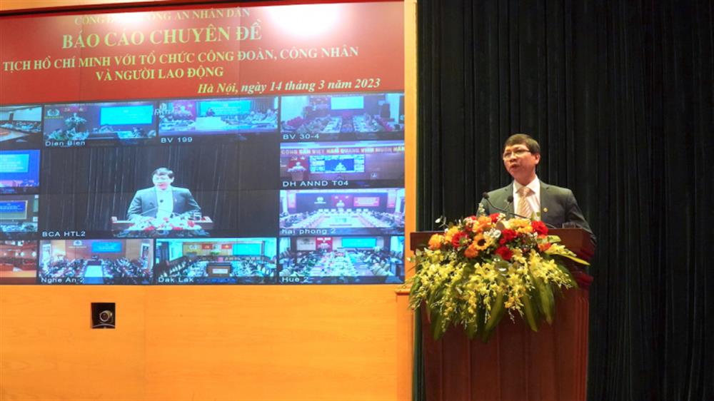 Chủ tịch Hồ Chí Minh với tổ chức Công đoàn, công nhân và người lao động